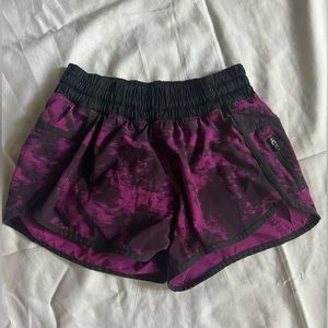Lululemon Tracker Short III *Three Way Stretch Regal Plum/Black Size 4